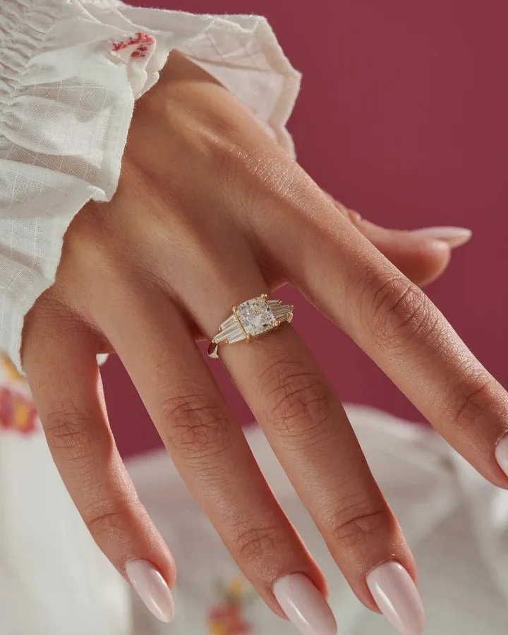 18K Gold Cushion-Shaped Ring Mount with Baguette "Wings"