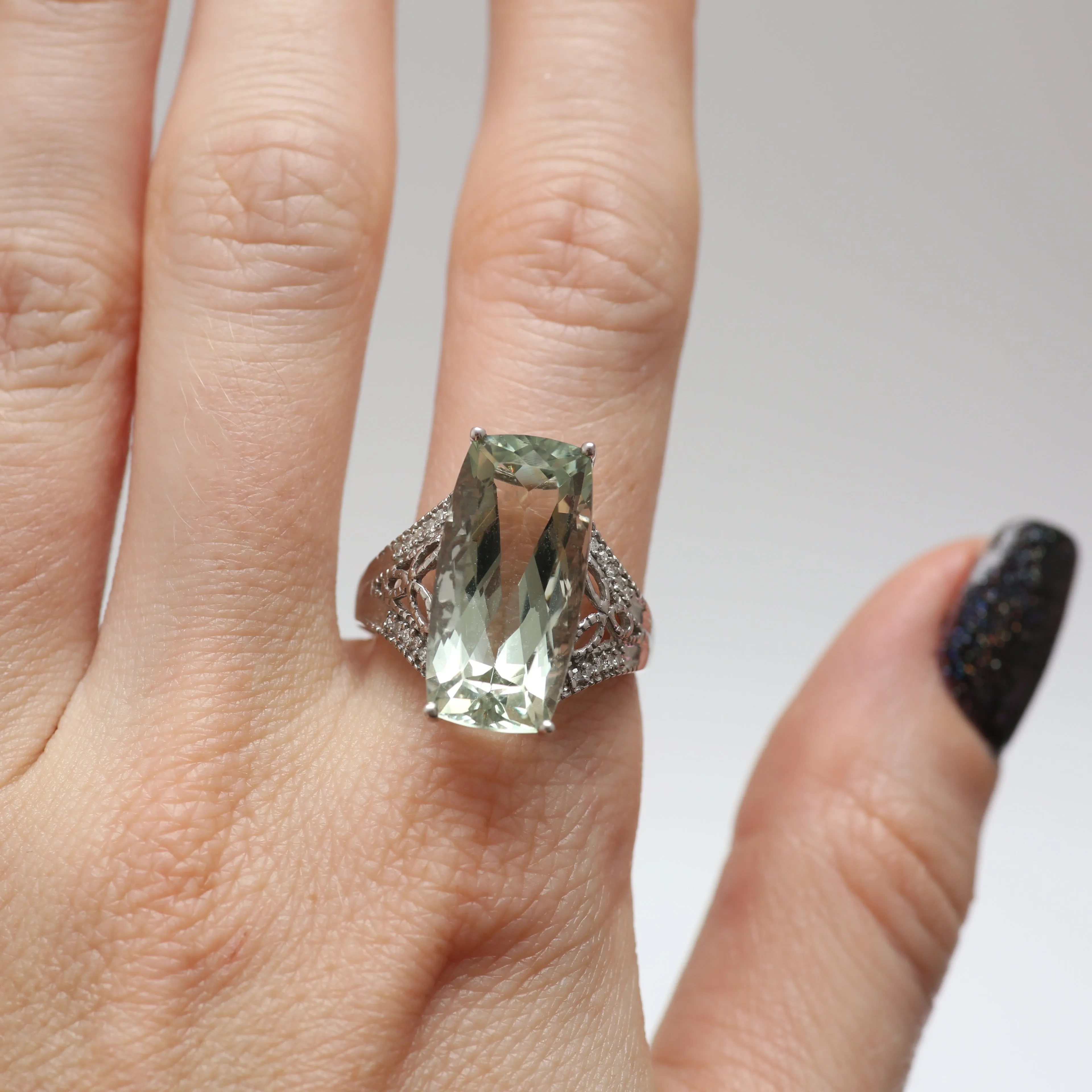 9k Green Amethyst Ring