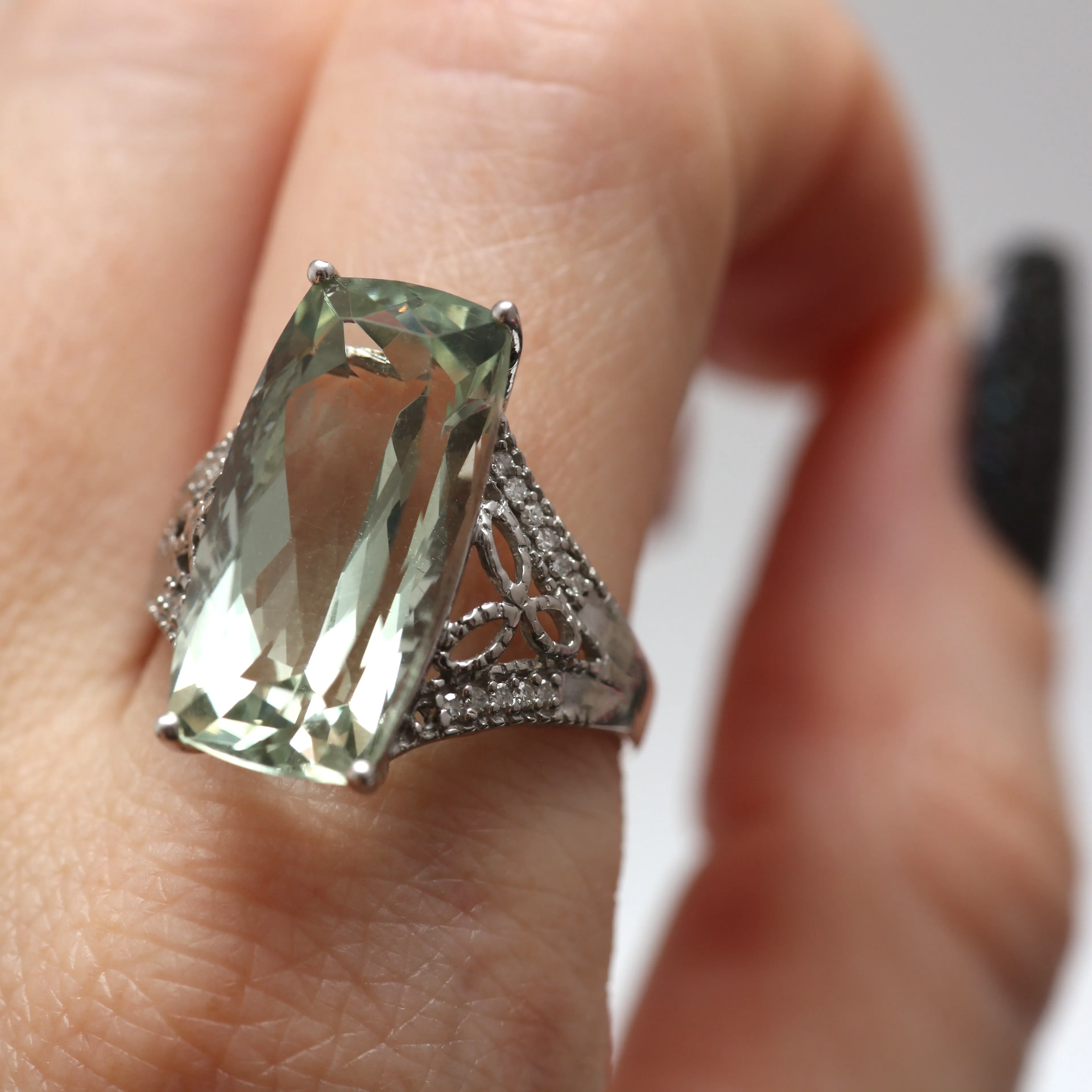 9k Green Amethyst Ring