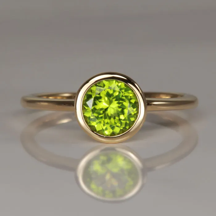 Bezel Set 1.37ct Round Peridot in 14k Yellow Gold