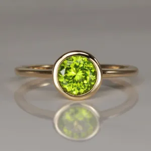 Bezel Set 1.37ct Round Peridot in 14k Yellow Gold