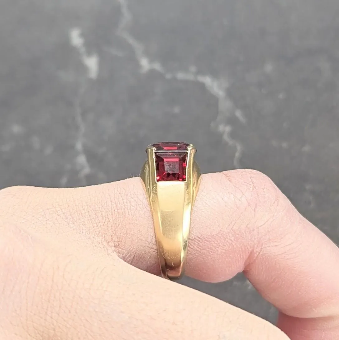 Bulgari 1970's Red Spinel 18 Karat Yellow Gold Vintage Three Stone Unisex Signet Ring