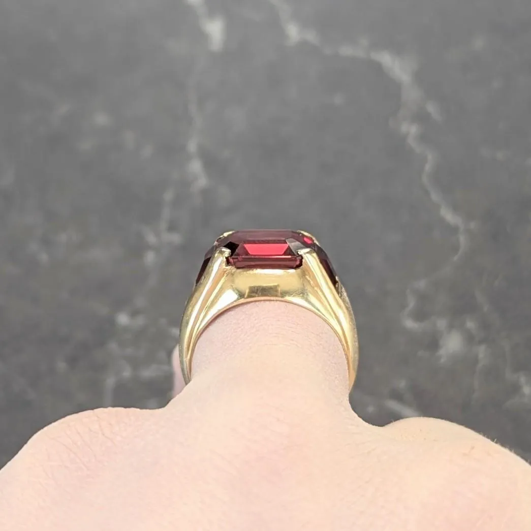 Bulgari 1970's Red Spinel 18 Karat Yellow Gold Vintage Three Stone Unisex Signet Ring