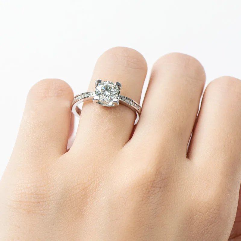 Classic Round Cut Moissanite Diamond Micro Setting Solitaire Rings