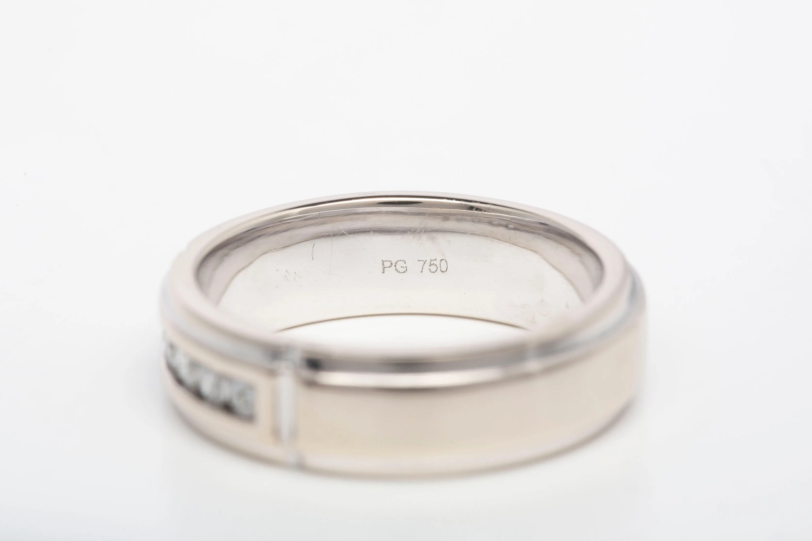 Gentlemens 18k White Gold Diamond Wedding Band .25CTW