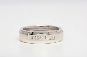 Gentlemens 18k White Gold Diamond Wedding Band .25CTW
