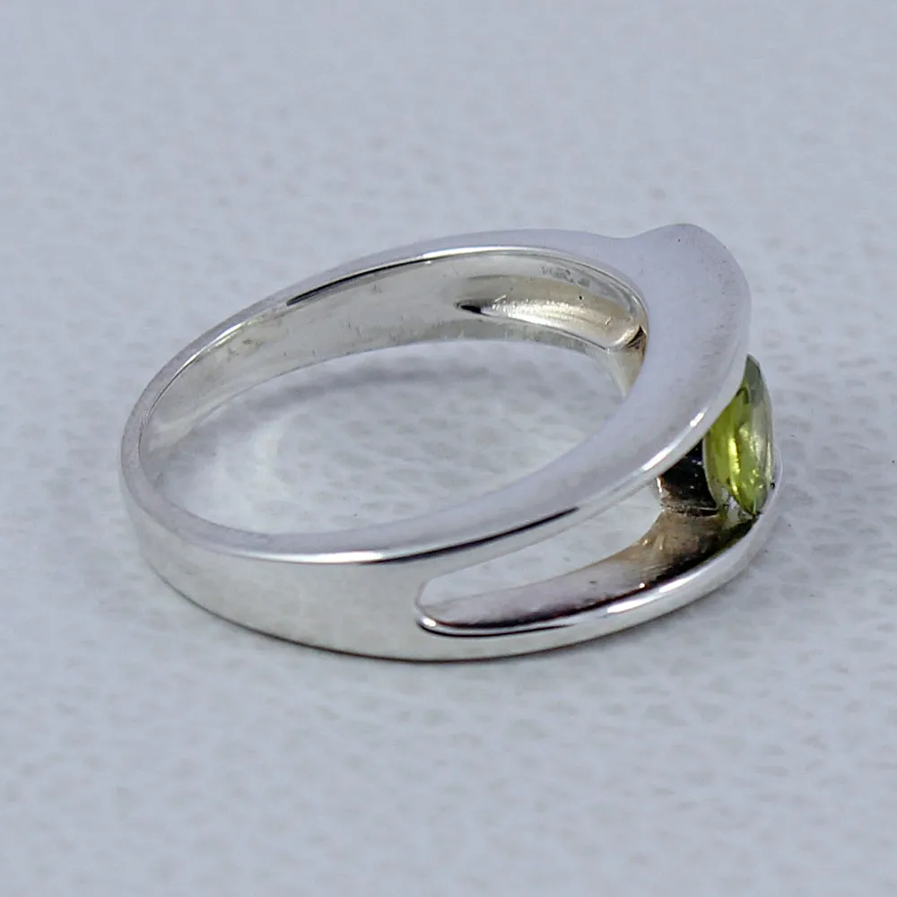 Peridot  925 Sterling Silver Ring