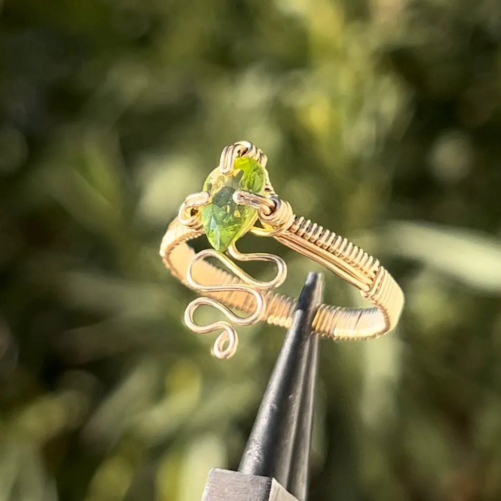 Peridot Nagini Ring 𓆙