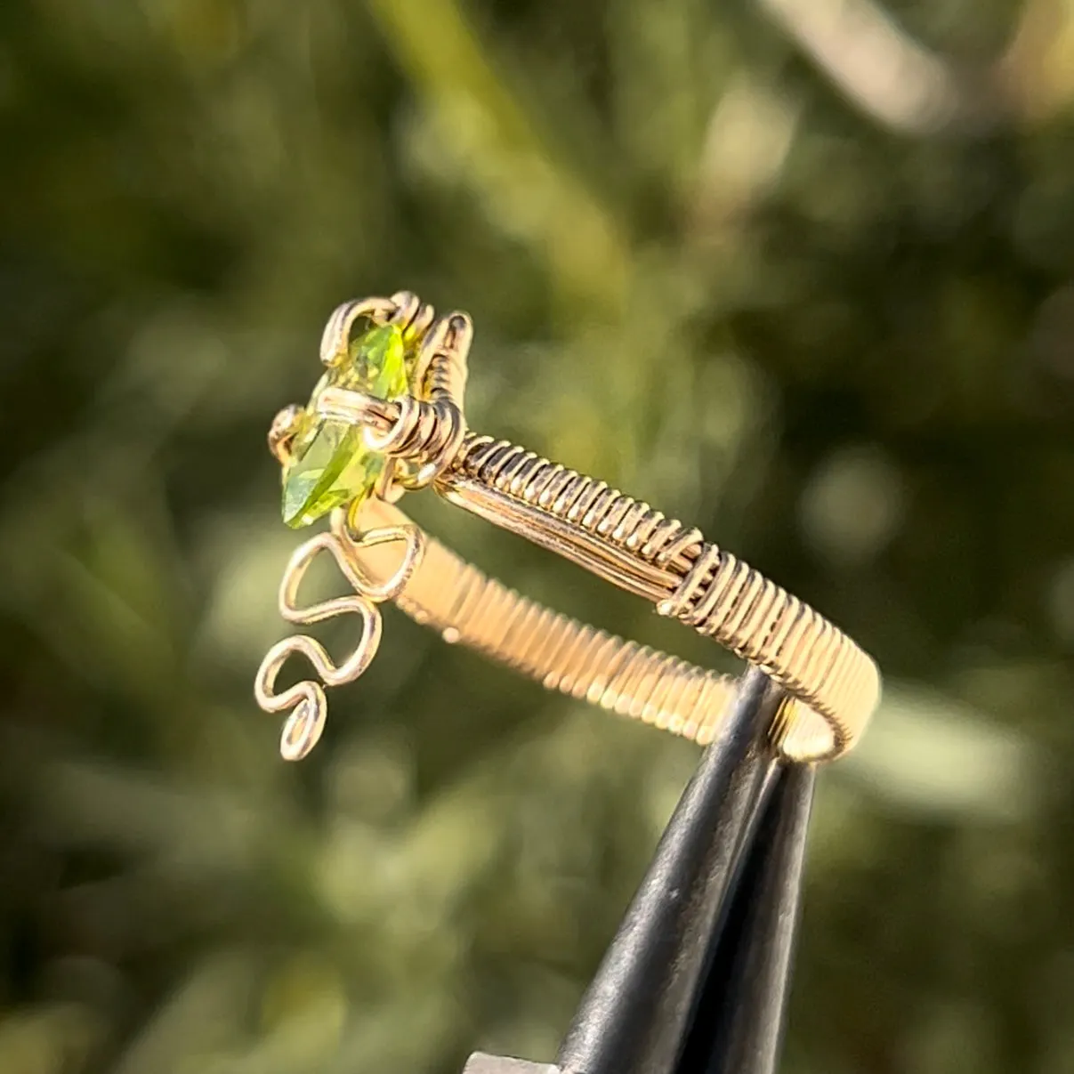 Peridot Nagini Ring 𓆙
