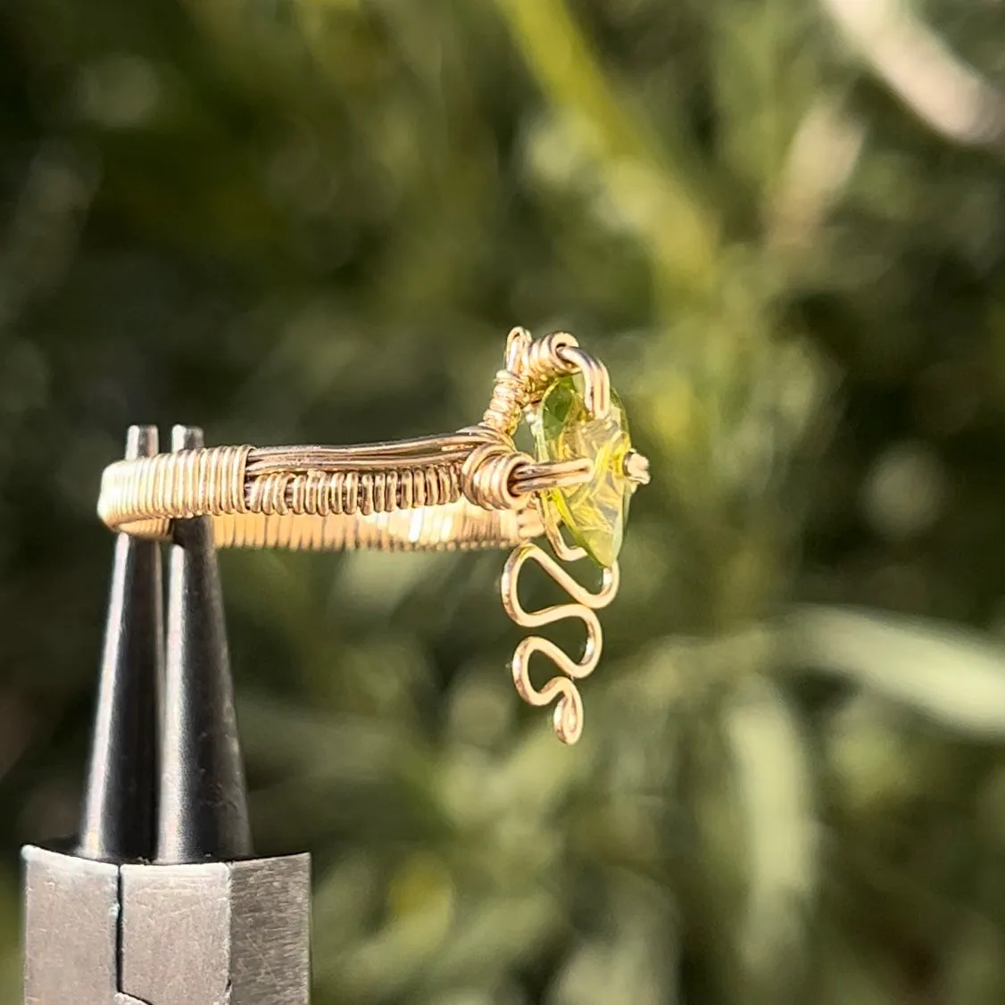 Peridot Nagini Ring 𓆙