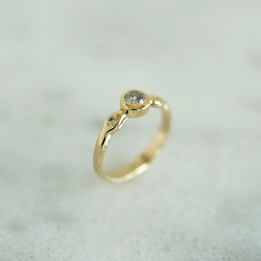 Snake Solitaire gold ring