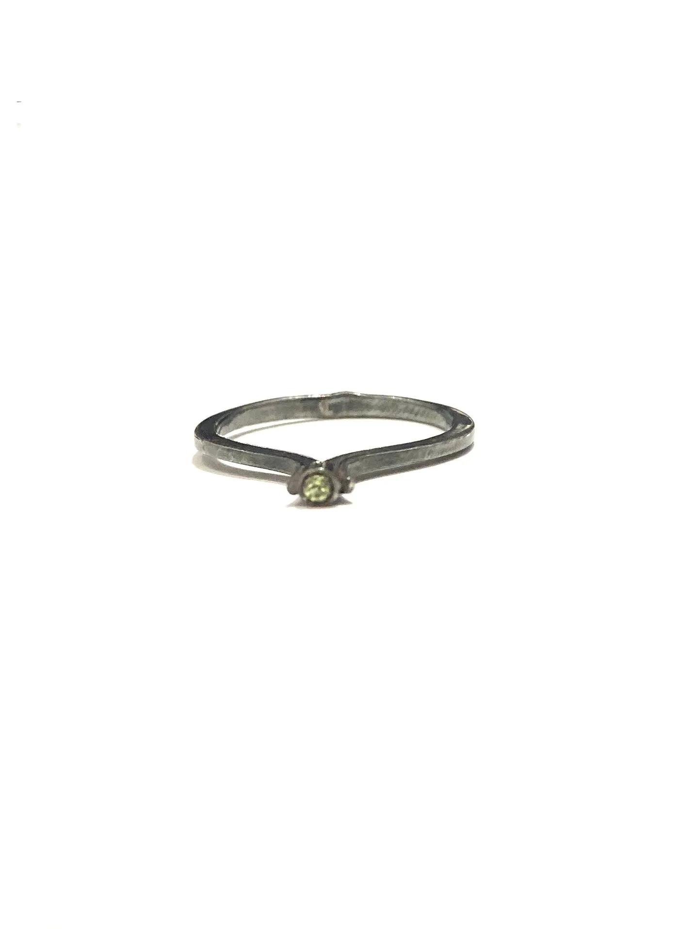 Snou* - Oxidized Princess Ring - Green Peridot