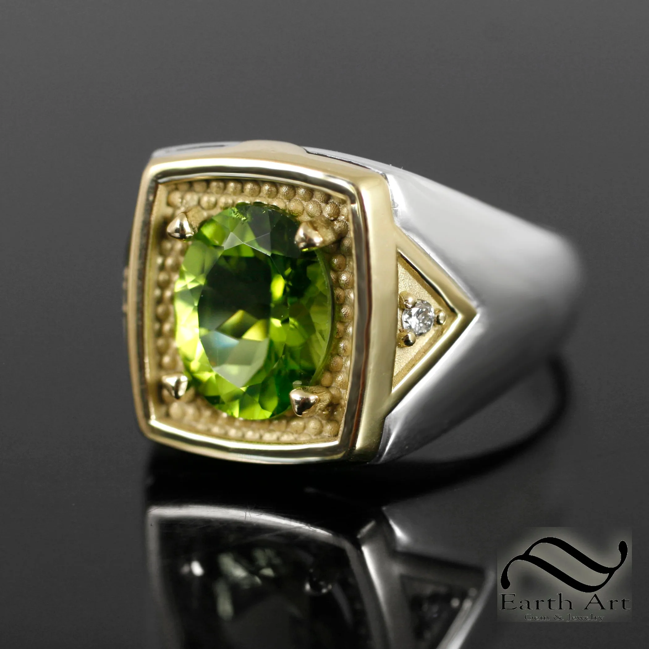 Timeless Peridot Signet Ring - 4 ct - Mixed Metal