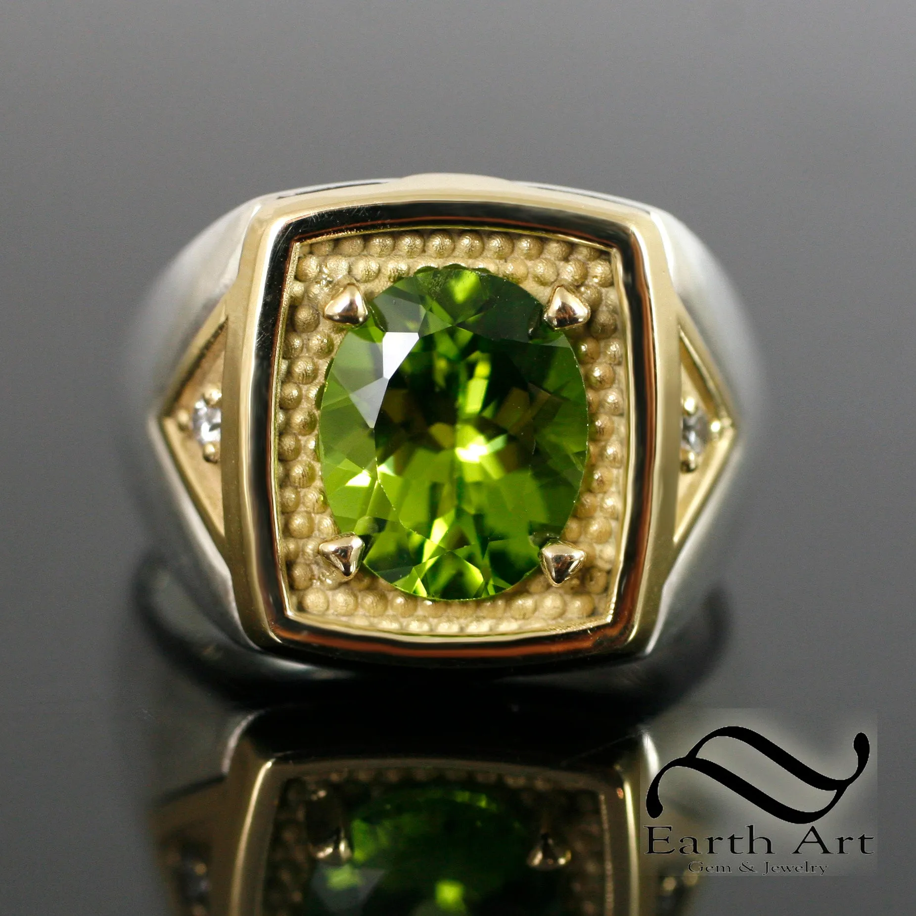 Timeless Peridot Signet Ring - 4 ct - Mixed Metal