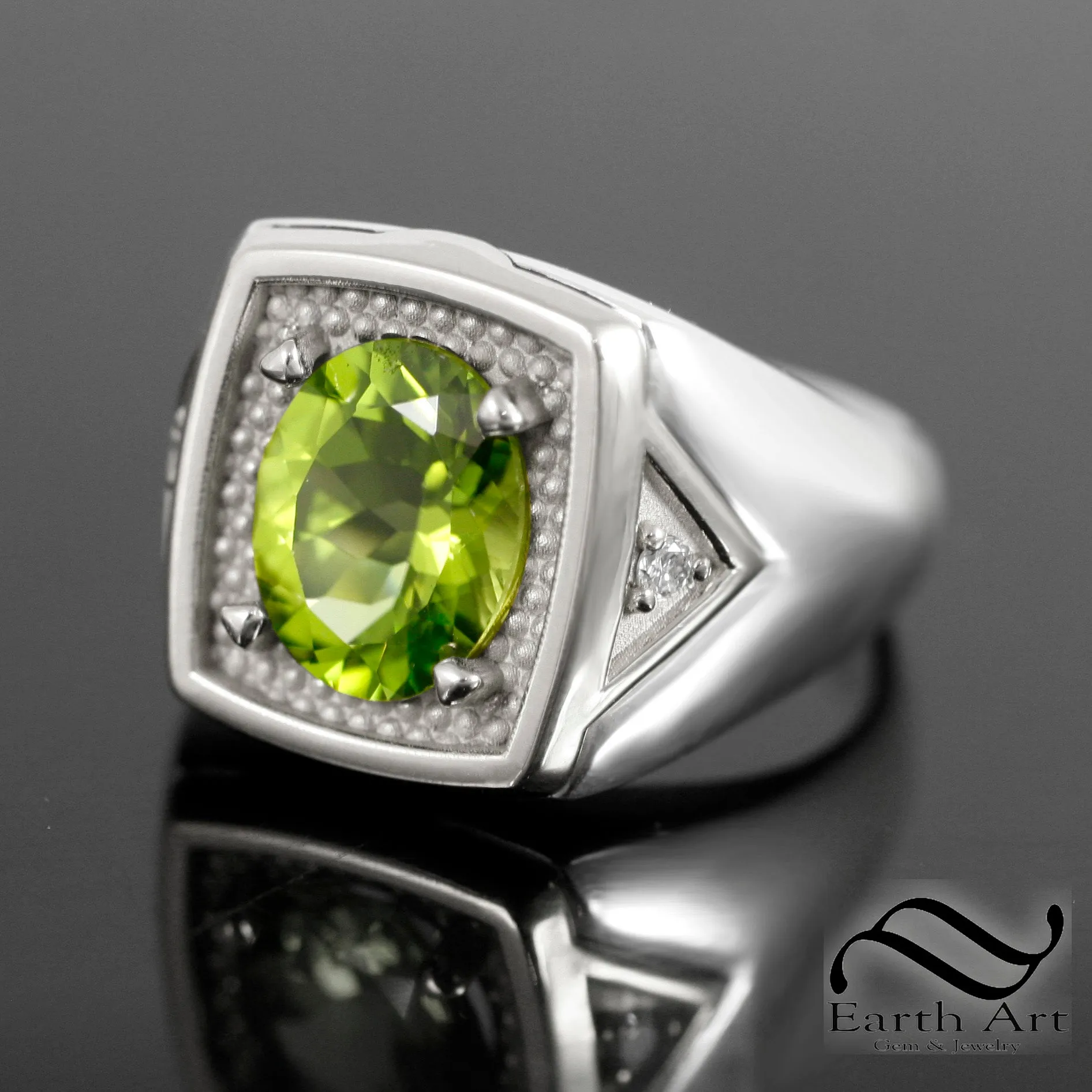 Timeless Peridot Signet Ring - 4 ct - Mixed Metal
