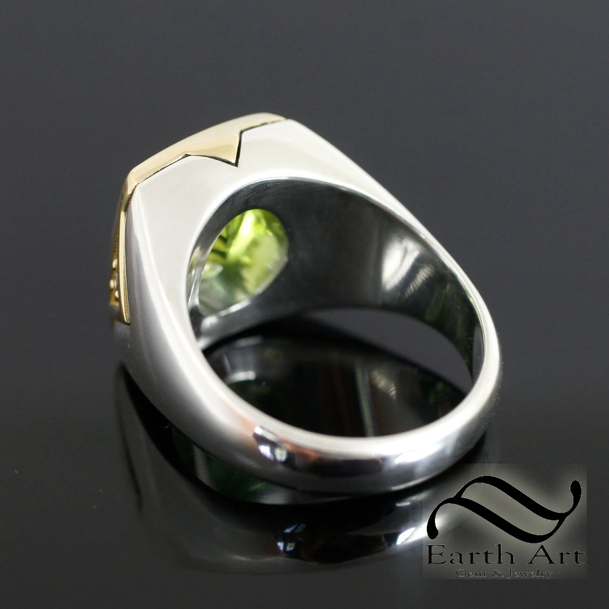 Timeless Peridot Signet Ring - 4 ct - Mixed Metal