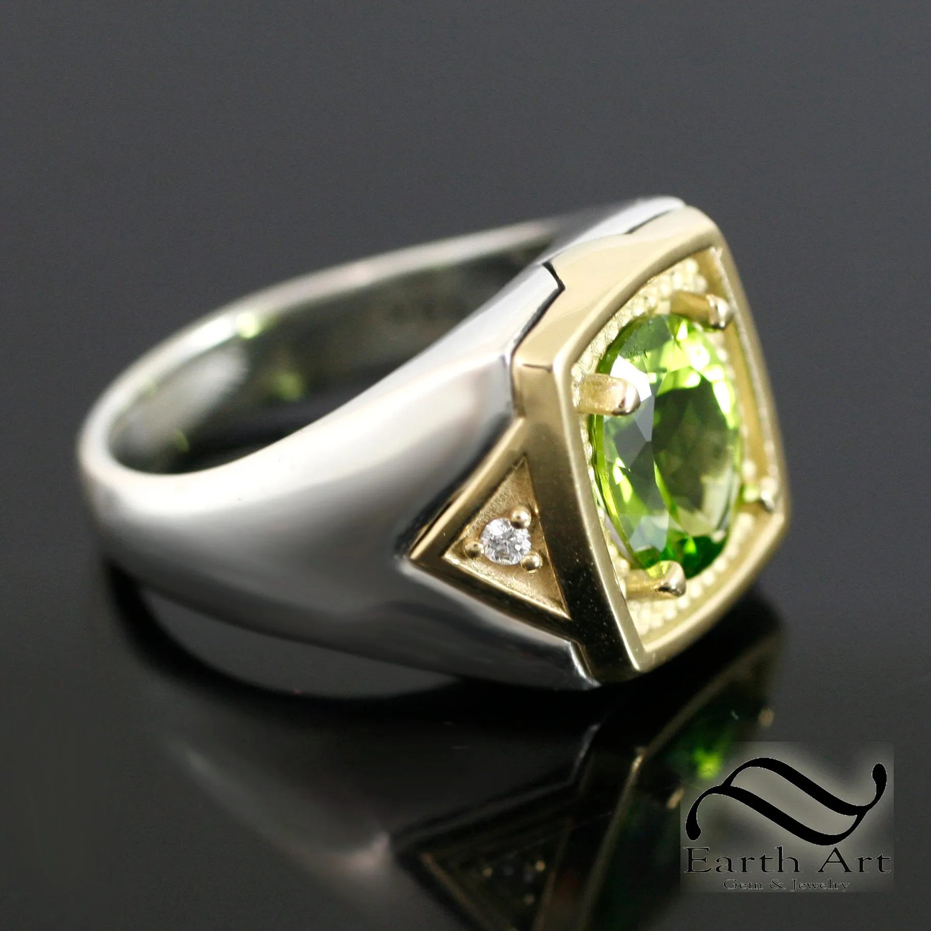 Timeless Peridot Signet Ring - 4 ct - Mixed Metal