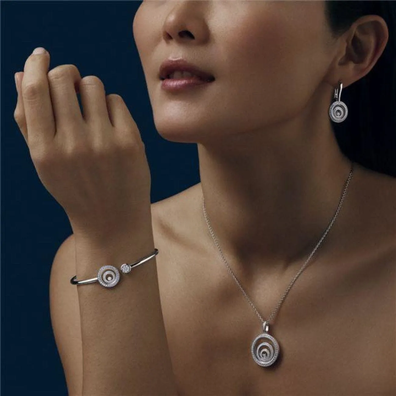 WHITE GOLD HAPPY SPIRIT BANGLE WITH DIAMONDS